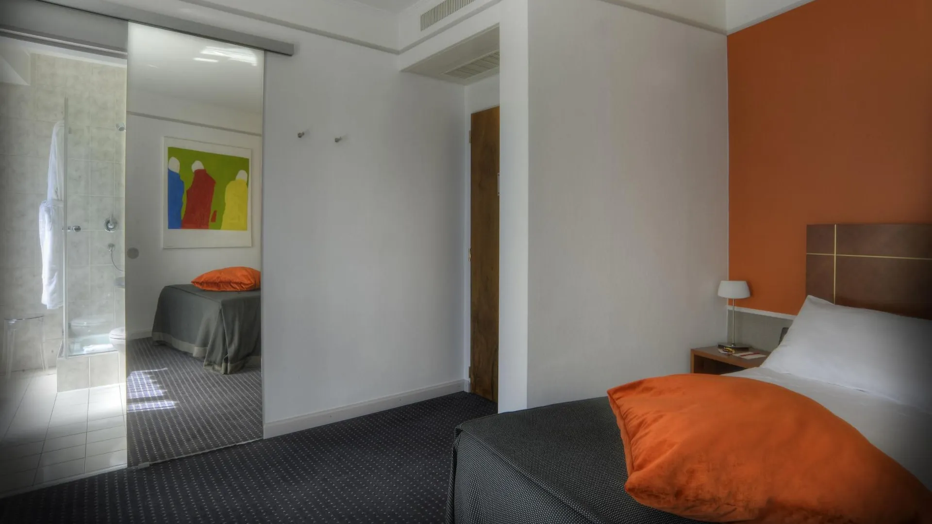 Hotel The New Midi Ginebra 4*,  Suiza